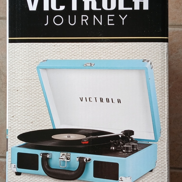 VICTROLA JOURNEY BLUETOOTH SUITCASE 3 SPEED RECORD PLAYER- BRAND NEW - Picture 2 of 2